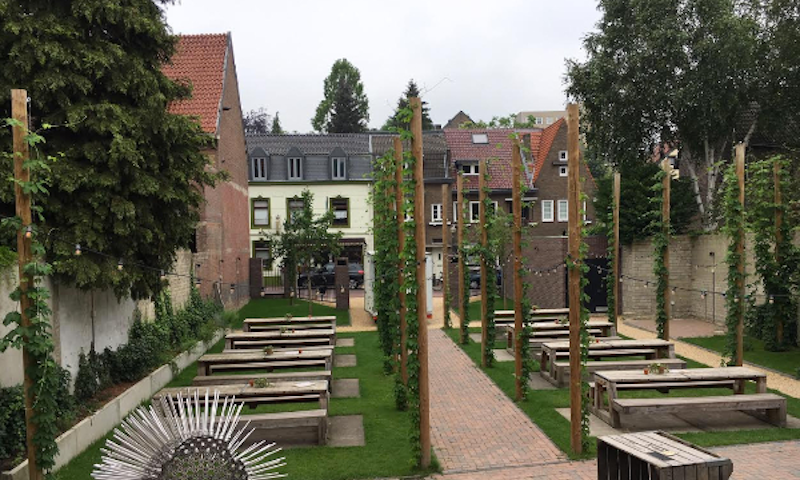 Nederlandse Brouwers \\ leeg terras